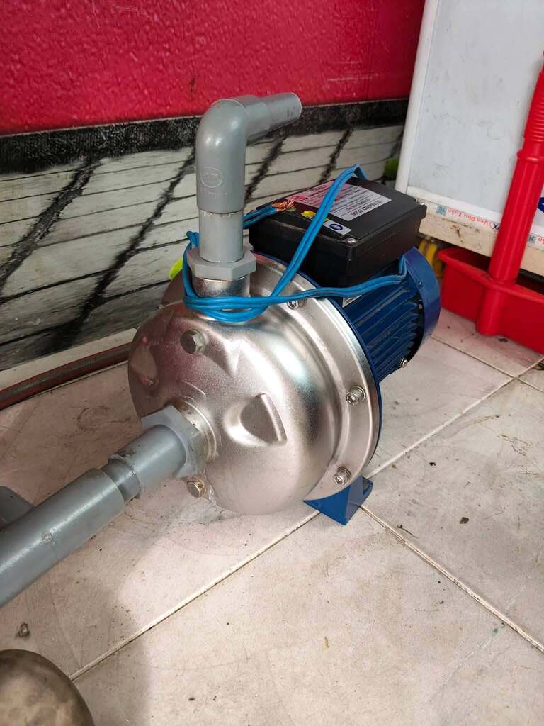 Máy bơm ly tâm trục ngang đầu inox Ewala CDX 90/10 1HP 380V 2 Máy bơm ly tâm trục ngang đầu inox Ewala CDX 90/10 1HP 380V 2